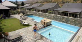 Cardrona Villa with Pool and Jacuzzi